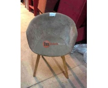 Кресло бежевое, каркас выполнен из дерева с велюром, размер: 550х500х820 мм