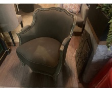Кресло антикварное серого цвета